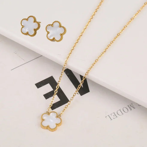 Adjustable Gold-Plated Stainless Steel Plant Flower Bracelet for Women – Trendy Clover Design with Five Leaf Petals, Waterproof & Anti-Allergic Jewelry Gift